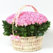 Корзина из 101 розовой розы